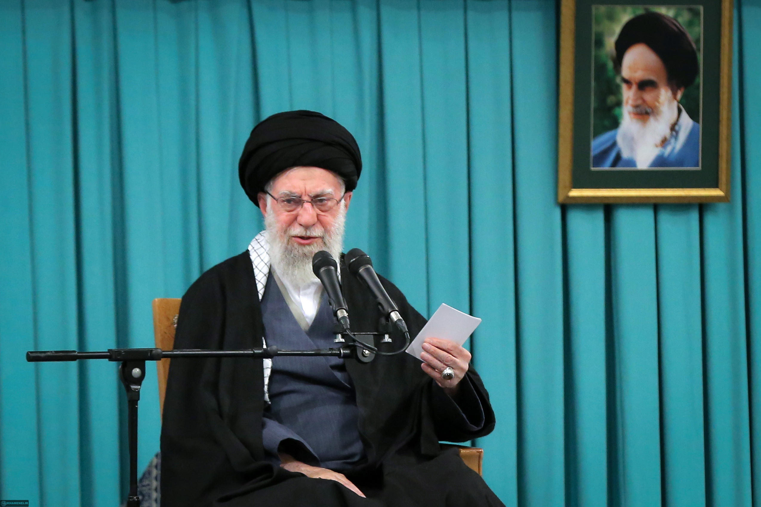 Imam Chameneis Rede zum Berufungs-Fest und zu den Unruhen Imam Chameneis Rede zum Berufungs-Fest und zu den Unruhen